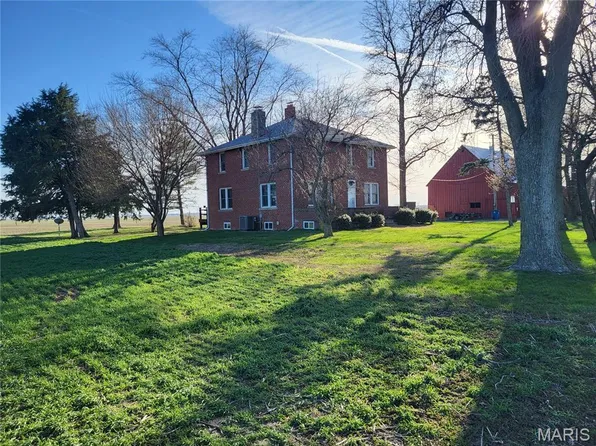 12772 Buckeye Rd, Highland, IL 62249