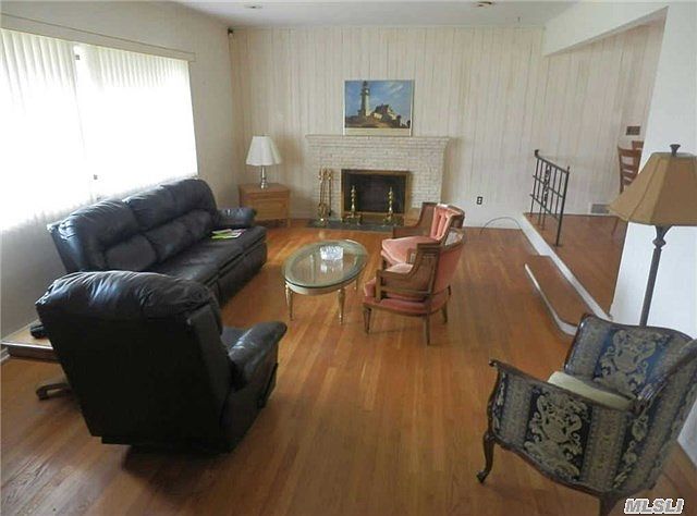 2nd image of 81 Argonne Rd E