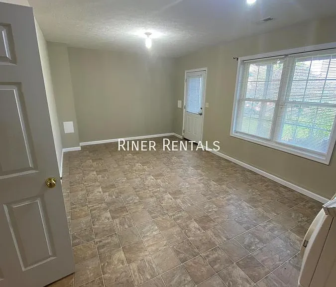 1411 Natural Spring Ln — Photo 3