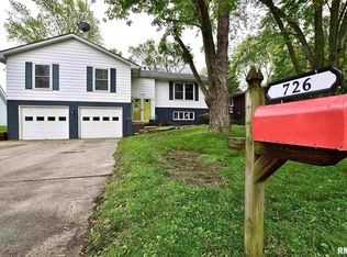 726 Magnolia Dr, Chatham, IL 62629