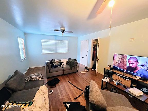4th image of 1817 Wisteria Dr