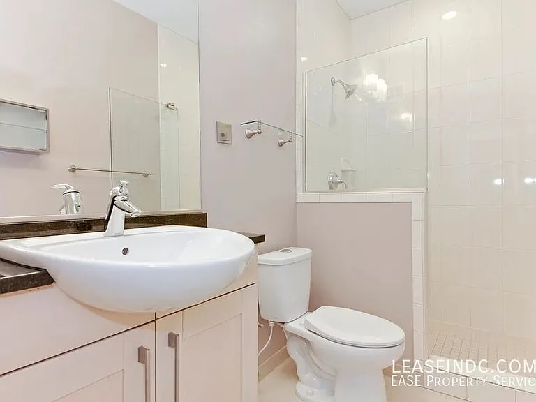 233 R St NE #A — Photo 23