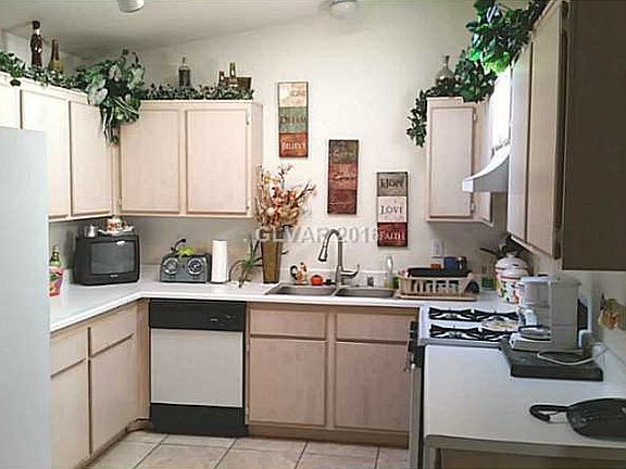 4th image of 1909 Poppy Hill St