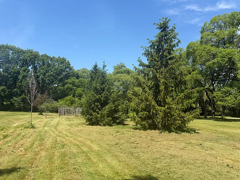 W176N8625 Sunset Ridge Dr — Photo 5