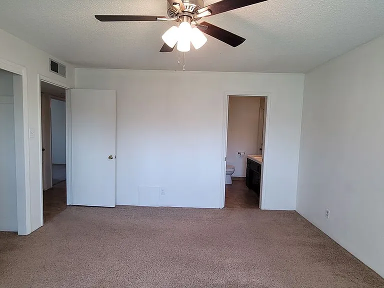 4213 Charter Oaks Ave — Photo 4