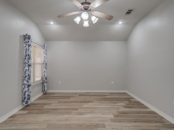 4th image of 3116 102nd St