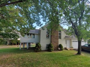 8779 Hawthorne Dr, Eden Prairie, MN 55347