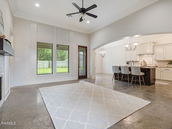 5th image of 203 Sanctuary Ln