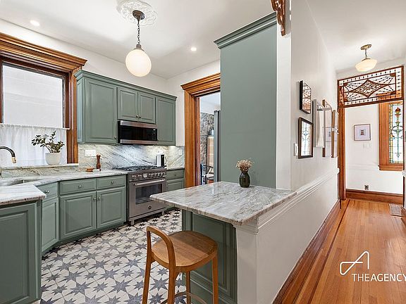 5th image of 953 President St APT 3