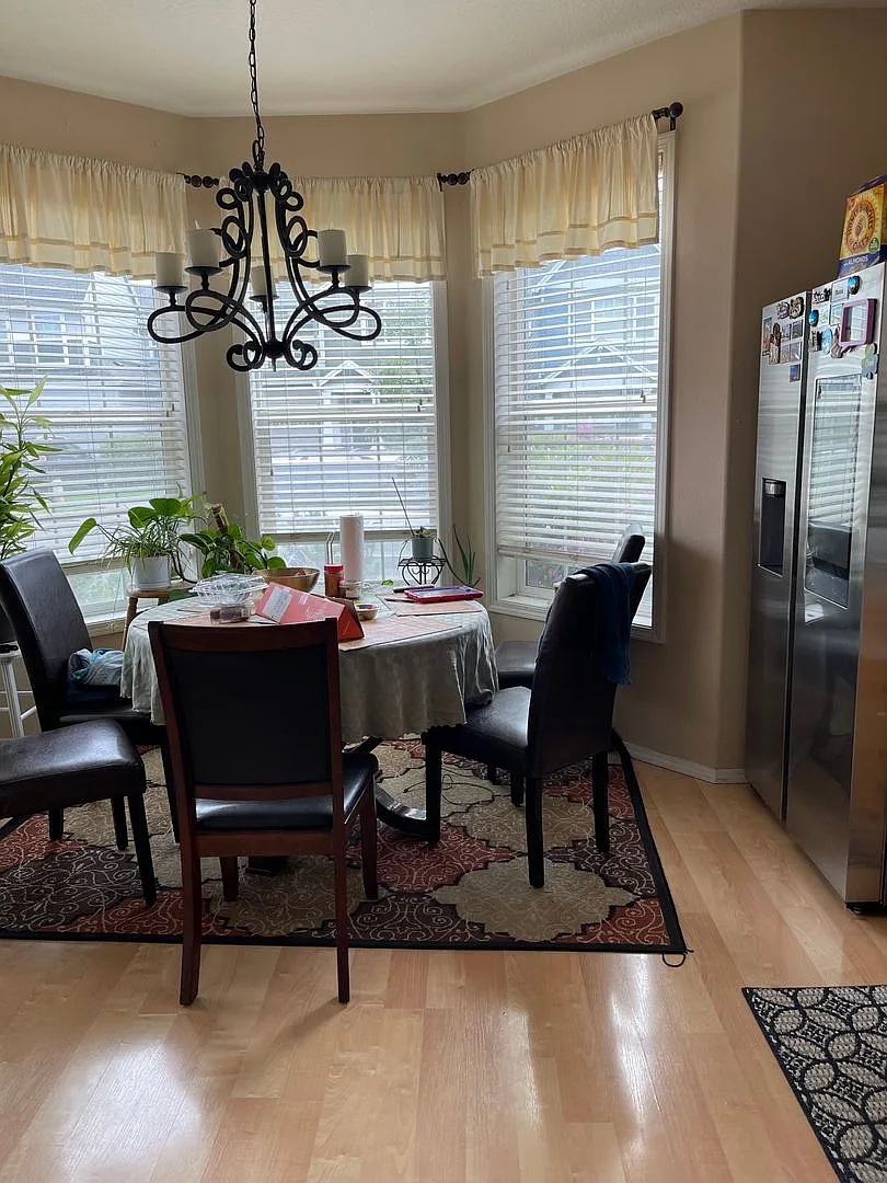 Available Now! 3bd/2.5ba House In Fantastic Hoa Community! Absolutely Stunning Custom Home! — Photo 4