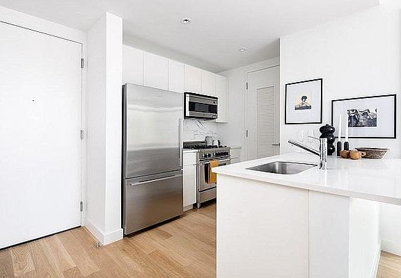 2nd image of 515 9th Ave Penthouse J