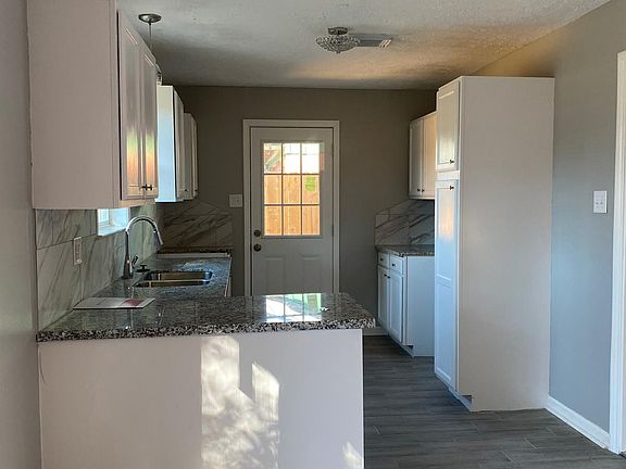 5th image of 3827 Darlinghurst Dr