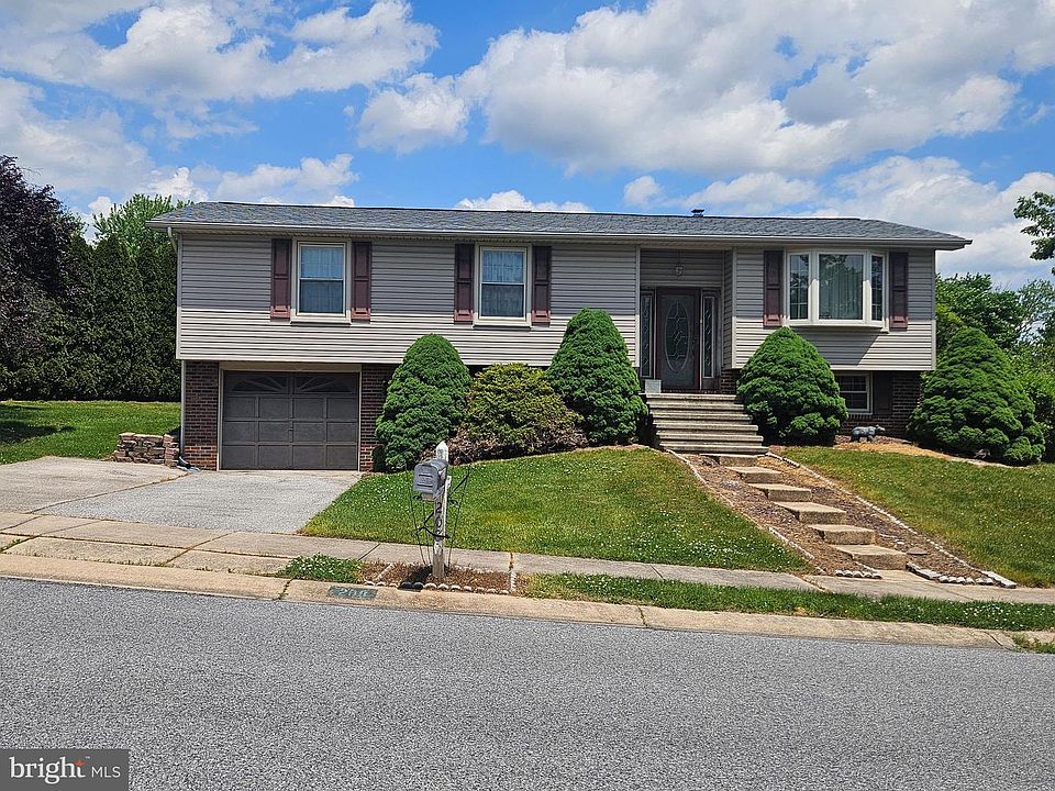 1st image of 208 Willow Dr