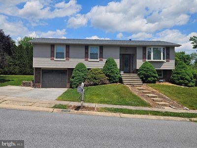 208 Willow Dr, Dover, PA, 17315