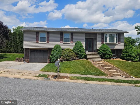 208 Willow Dr, Dover, PA 17315