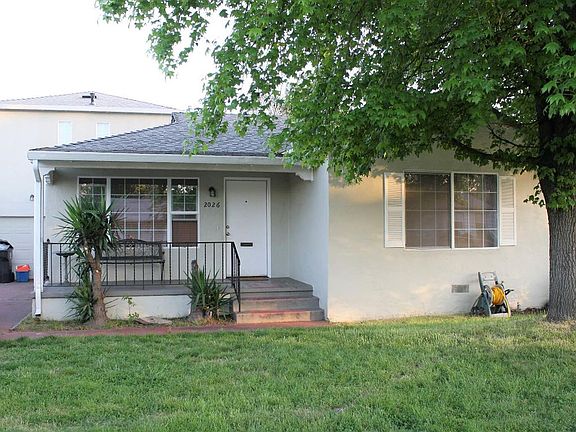 3rd image of 2026 W Elmwood Ave