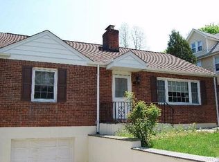 7 Margaret St, Glen Cove, NY 11542