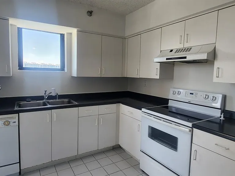 3300 NE 191st St #818 — Photo 8