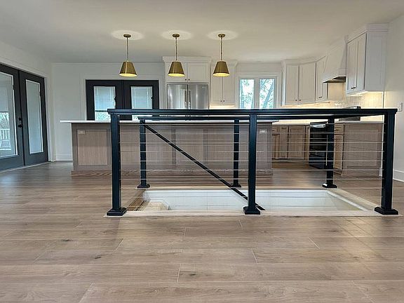 5th image of 846 Grey Ridge Rd