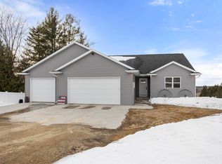 411 Rustic View Ct, Hortonville, WI 54944