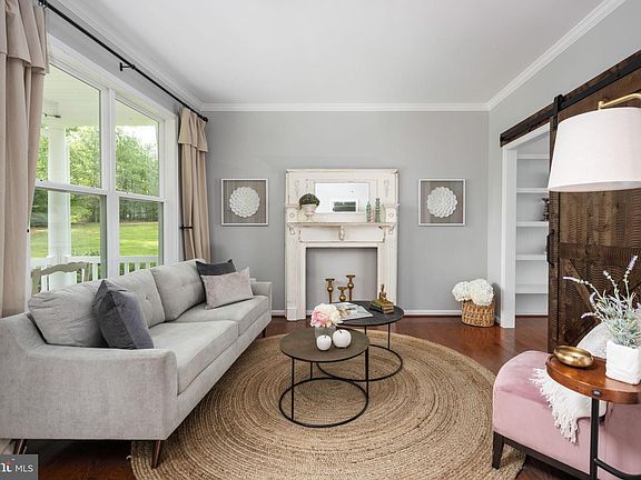 5th image of 62 Queen Laurens Ct