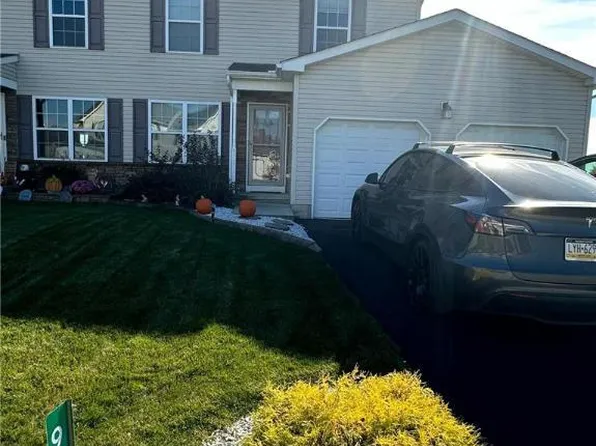 978 Graystone Cir, Northampton, PA 18067