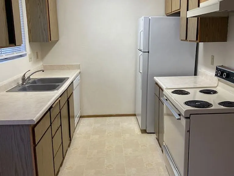 1601 Bramble Pl — Photo 3