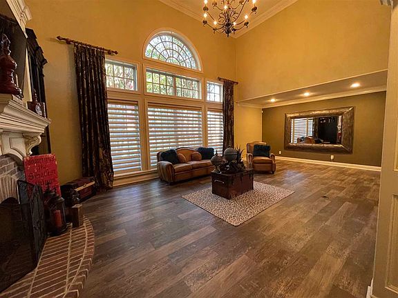 3rd image of 6207 Brookhollow Dr