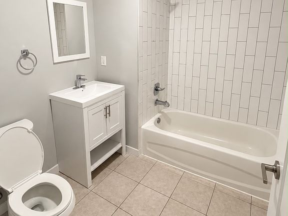 4th image of 8-10 Godwin Ave #1
