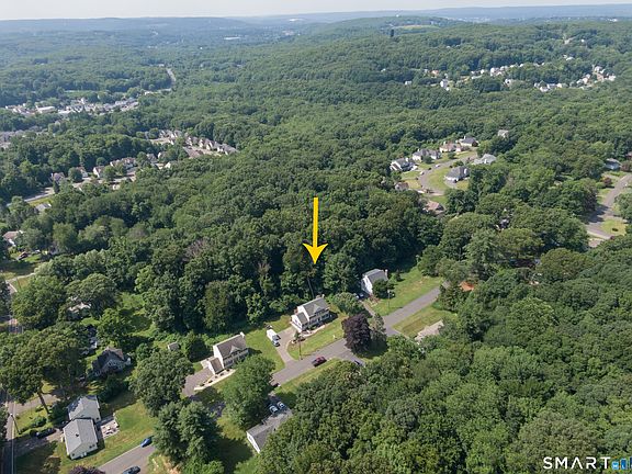 3rd image of 33 Brentwood Drive