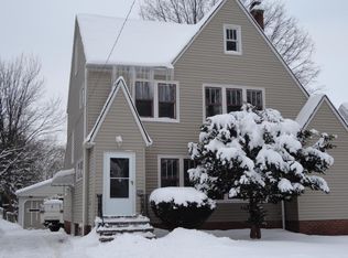 926 Cambridge Rd, Cleveland, OH 44121