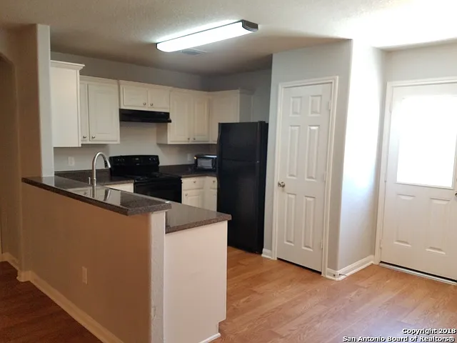 3 bed, 2.0 bath, 1097 sqft, $1,400 — Photo 4