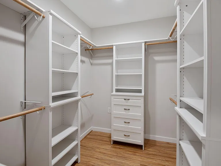 10624 Bloomfield St — Photo 22