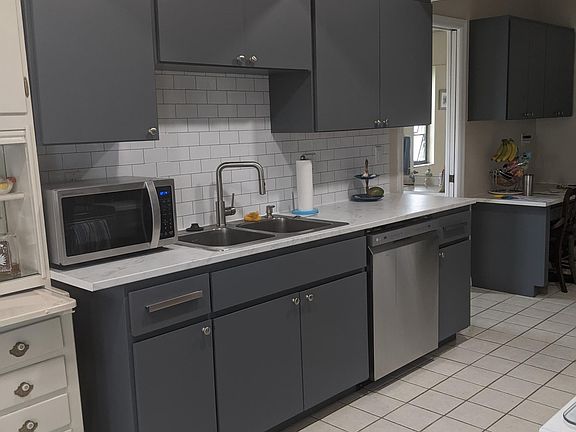 4th image of 1203 SW 49th St