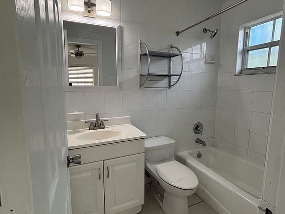 4th image of 3882 SW 29th St
