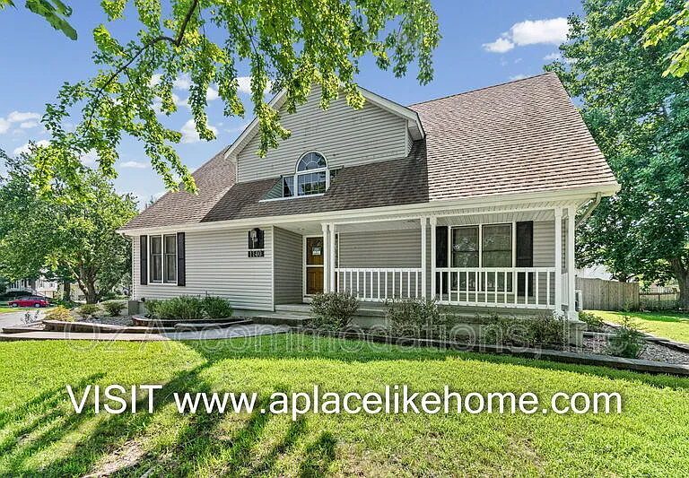 1140 SW Huntington Dr — Photo 2