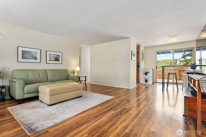5th image of 2129 Poplar Drive