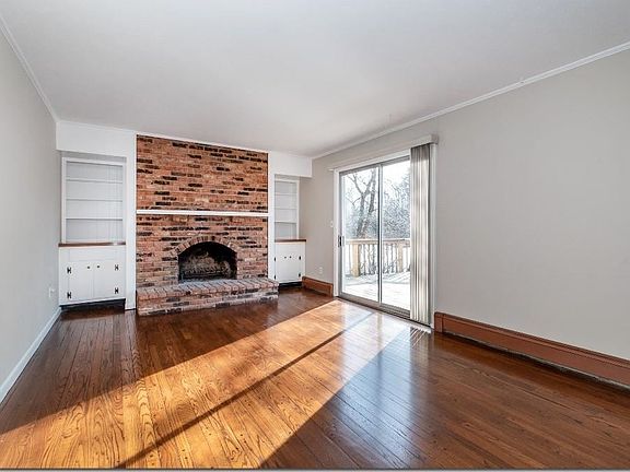 3rd image of 1133 Royal Oak Dr