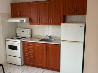 620 Dundas St W #3-C01, Toronto, ON M5T 1H7