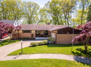 1715 River Ridge Ct, Saint Joseph, MI 49085