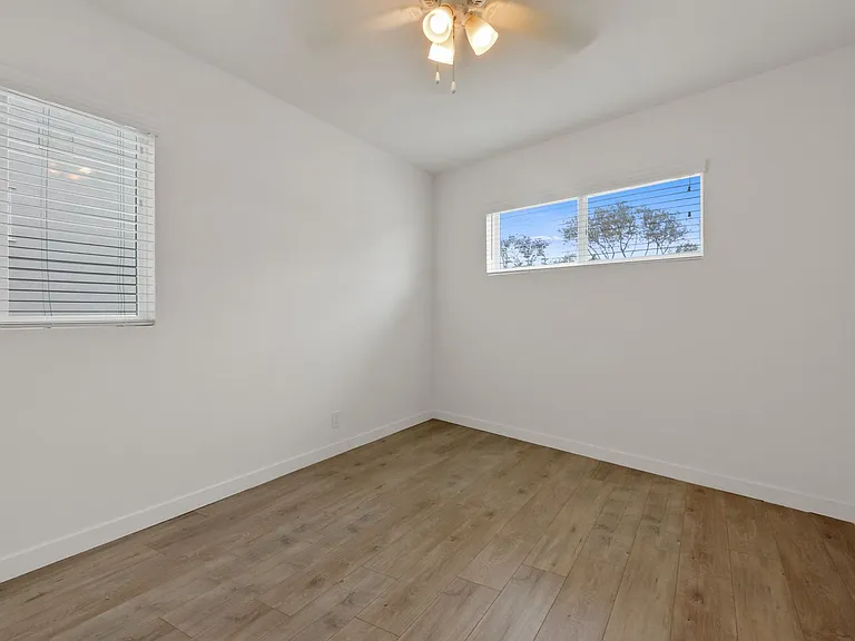 10900 Santa Monica Blvd, prime Westwood! — Photo 11