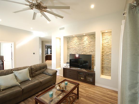 3rd image of 12425 Tierra Nogal Dr