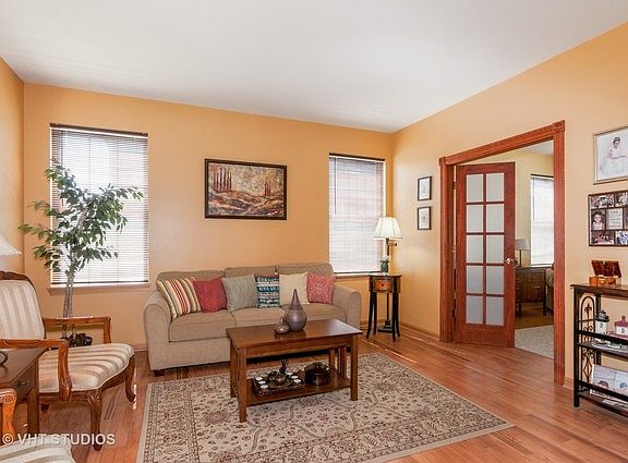 3rd image of 2850 Camden Dr