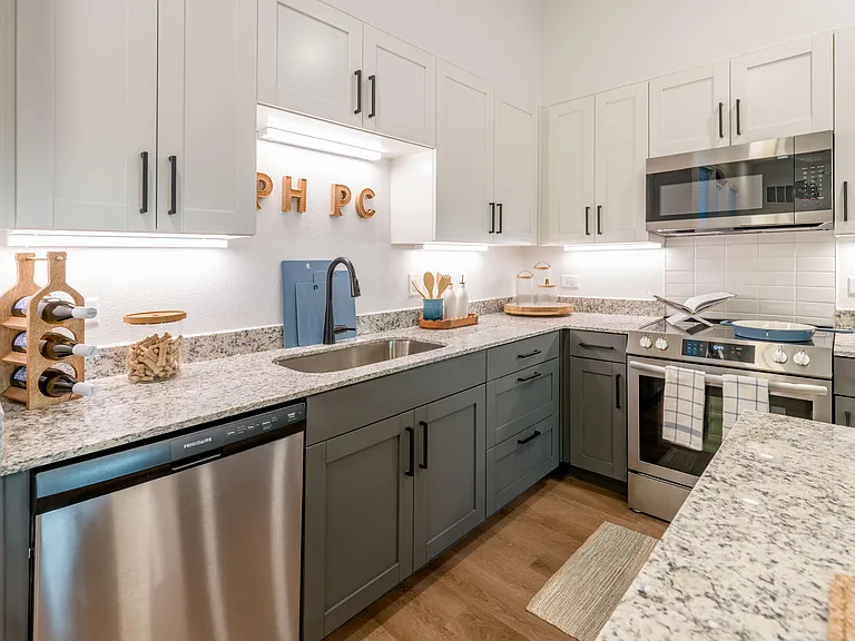Gorgeous Kitchen with Appliance Package