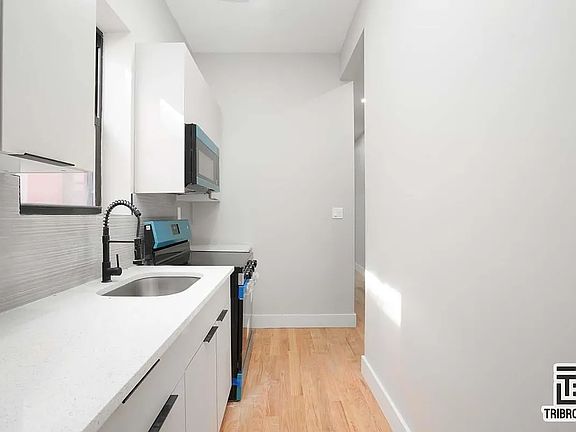 2nd image of 1860 Putnam Ave #2B
