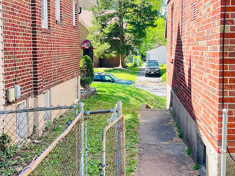 1238 Purdue Ave — Photo 36