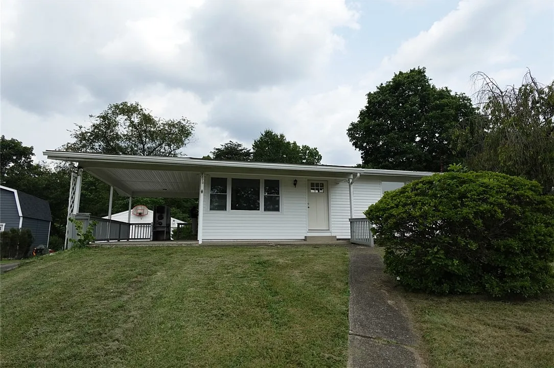 3 bed, 936 sqft, $1,650 — Photo 1