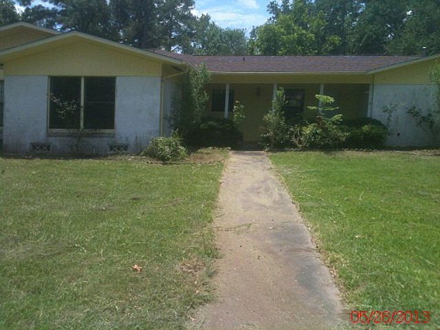 1st image of 2020 Linda Ln