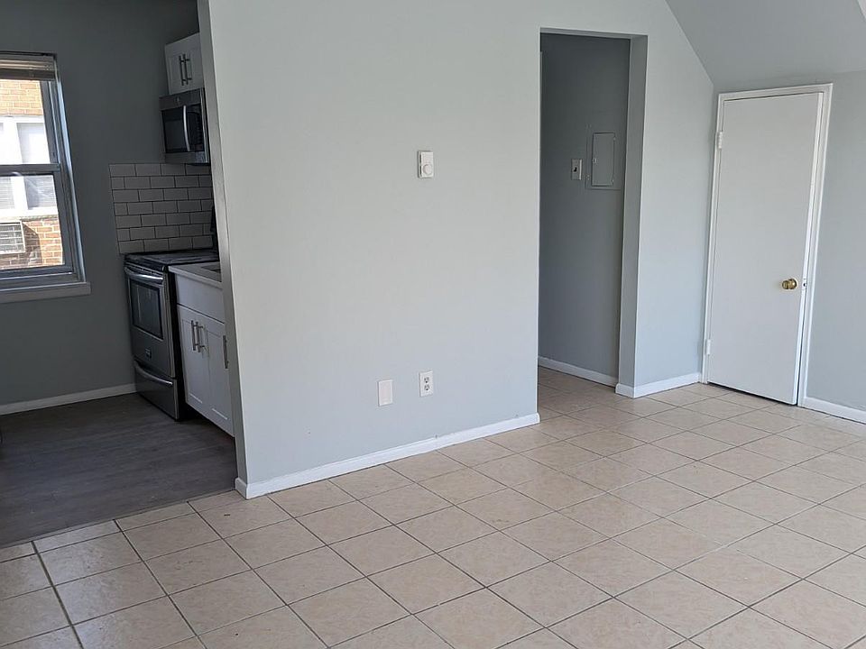 1st image of 257 1/2 W Essex St #1