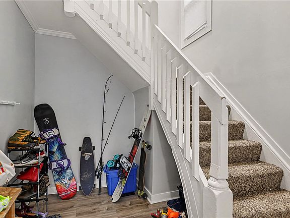 3rd image of 32 Hickory St